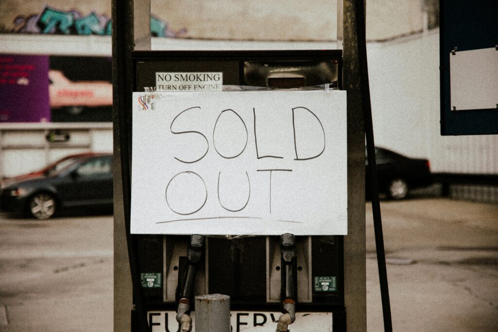 Malaysian professional learning crypto trading from home during 2026 oil crisis